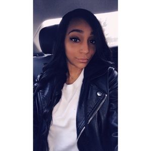 Meet your Posher, Alexis